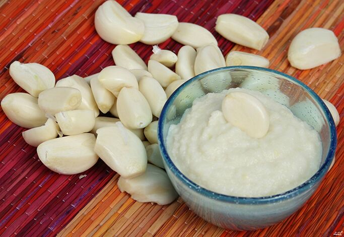Garlic ointment will help eliminate papillomas